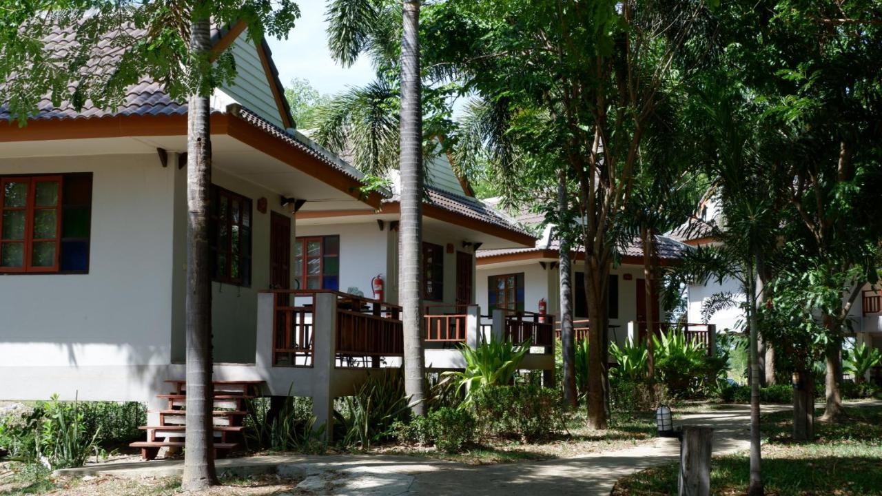 Resort Railumpoo Накхонсаван Экстерьер фото