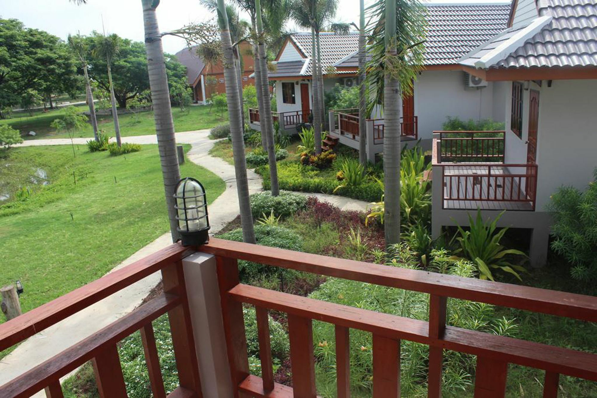 Resort Railumpoo Накхонсаван Экстерьер фото